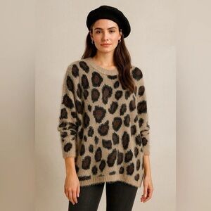 Altar'd State Size XS/S Oversized Leopard Print Fuzzy Eyelash Pullover Sweater